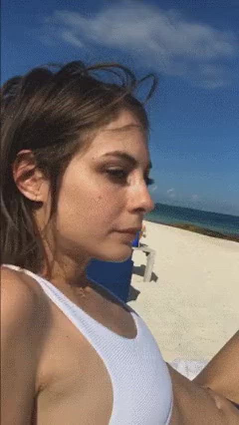 Willa holland