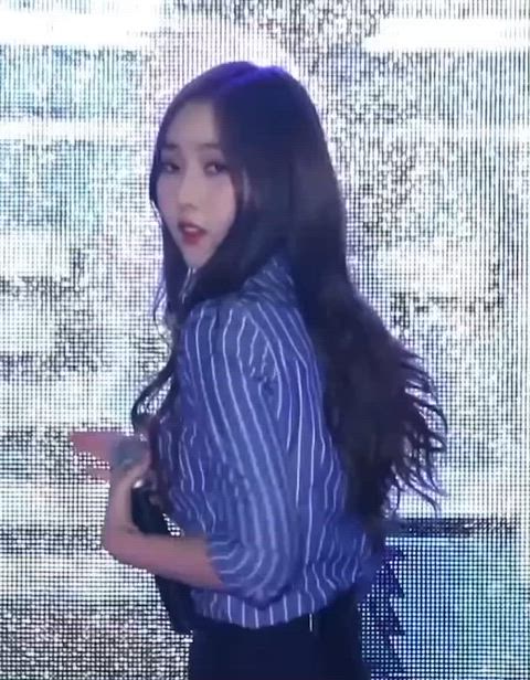 Viviz SinB(ex Gfriend) sweaty pits 🥵💦👅