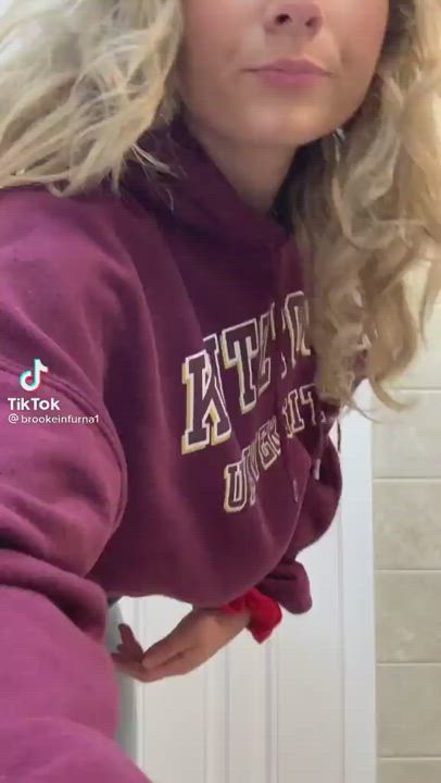 Curly blonde bubble