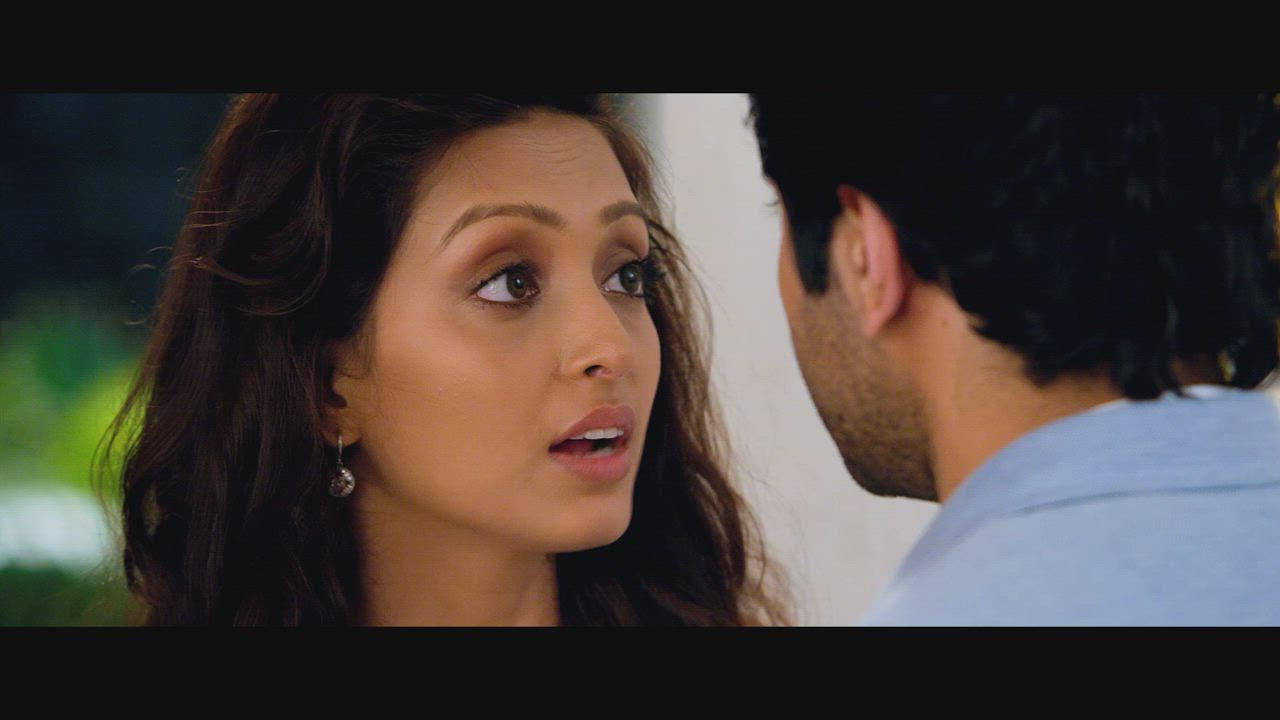 Pooja Salvi tasted by lucky Ayushmann! Hot Kissing Scene!