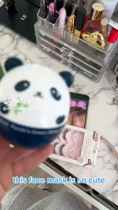 flashing pussy shaved pussy tiktok gif