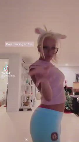 Dancing On Live