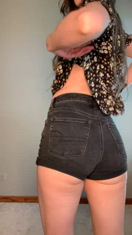 amateur ass booty brunette jean shorts onlyfans petite shorts tight ass white girl