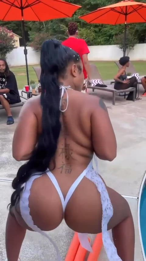 Big booty freak shakes her ass at the pool party