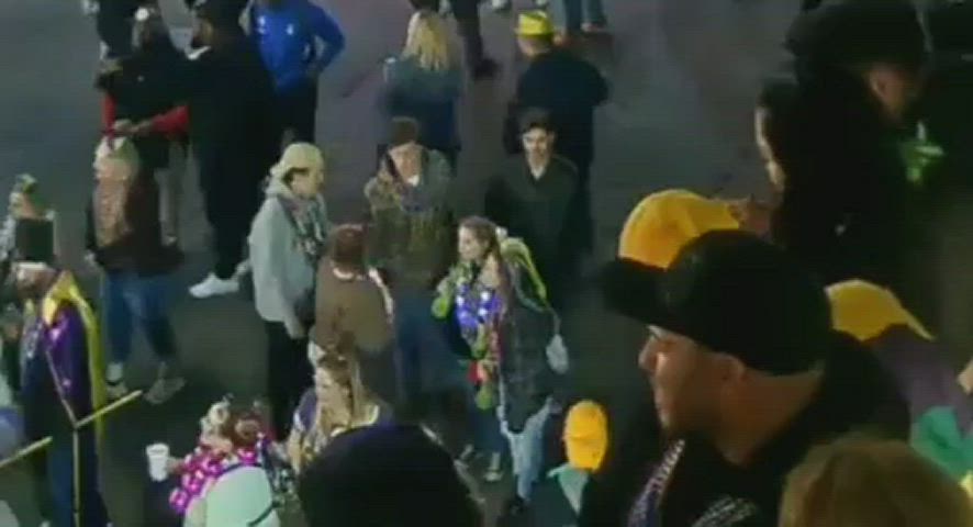 flashing from afar on earthcam. mardi gras flashing