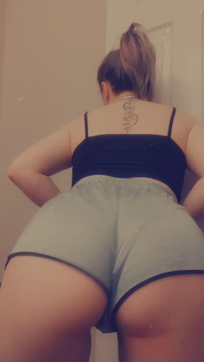 little booty wiggle to start your Wednesday off right!?