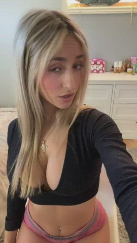 Big Tits Cleavage Shorts Teen TikTok gif