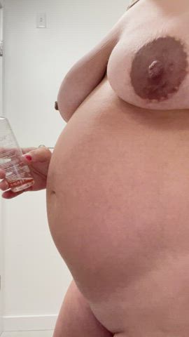 milf natural tits pregnant pregnant-porn gif