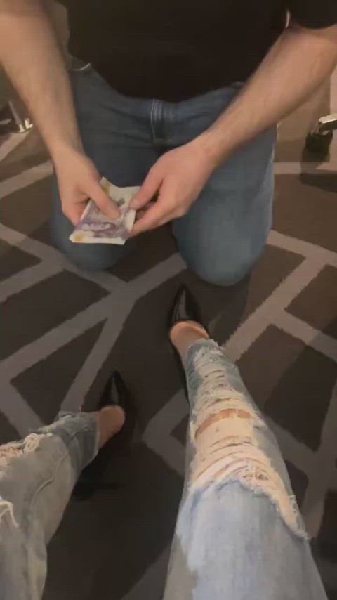 Obedient Paypig Serves His Owner! Findom Goddess Paypig Cashmeet Whale sub finsub