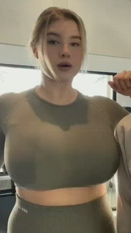 big tits bouncing bouncing tits jiggling tiktok gif