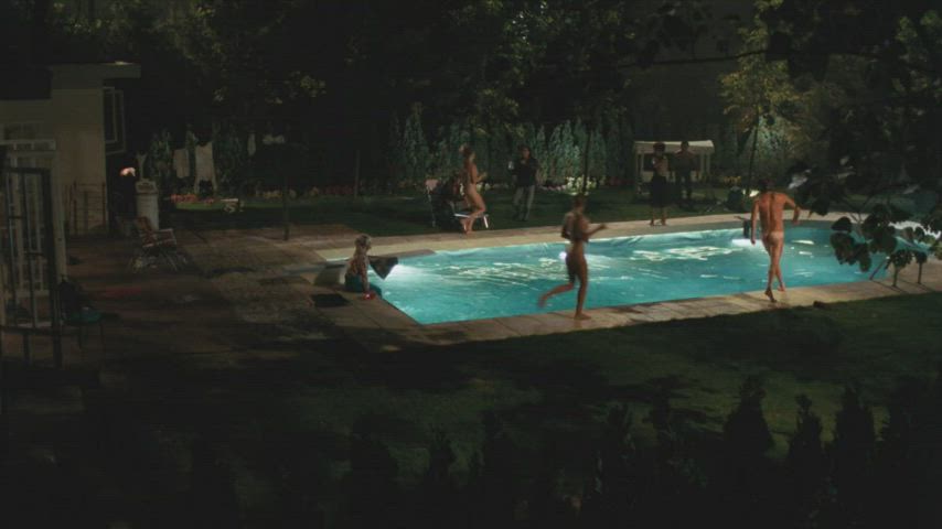 Now that's a pool party. Nosy neighbor can't believe this... (Flodder (NL1986) -