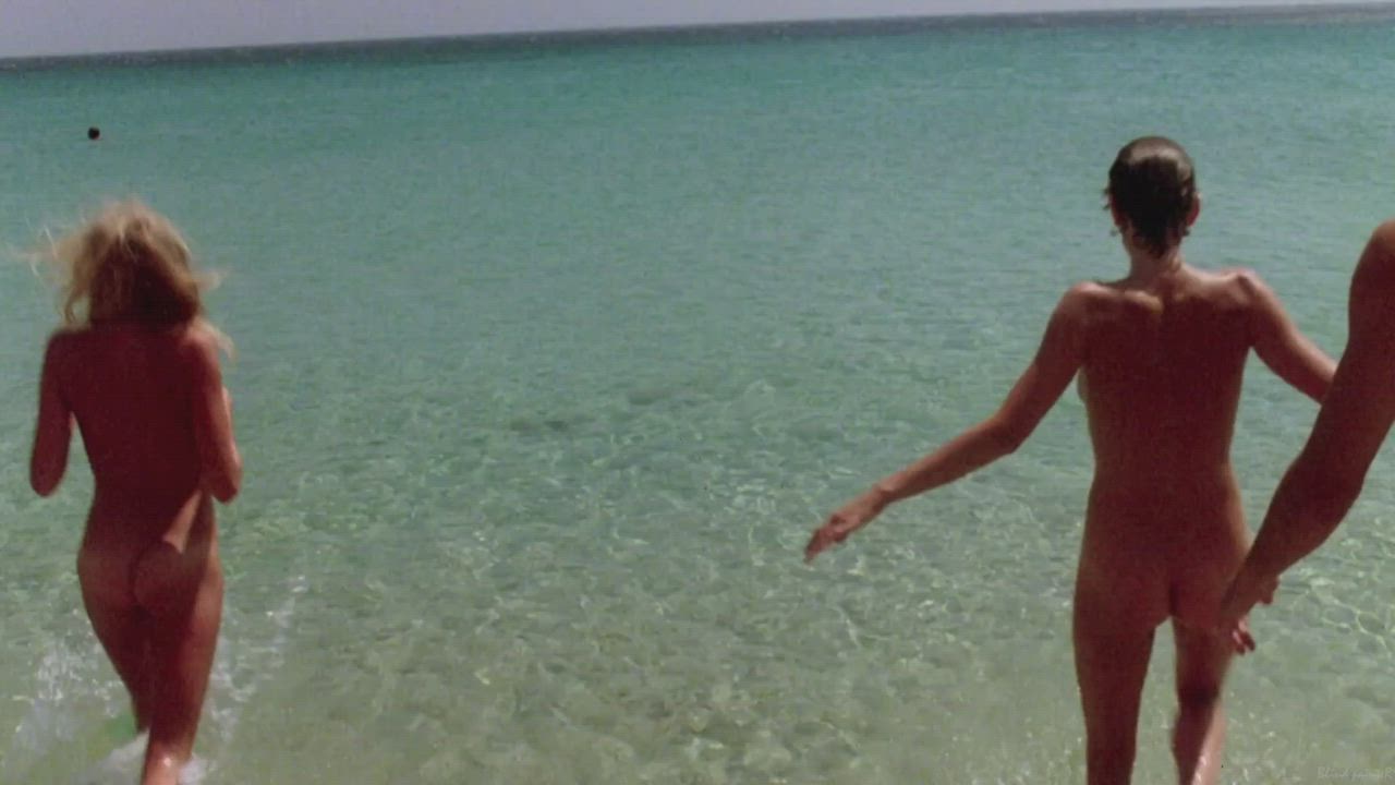 The trio spend their sunny days at the greek nude beach (Daryl Hannah &amp; Valérie