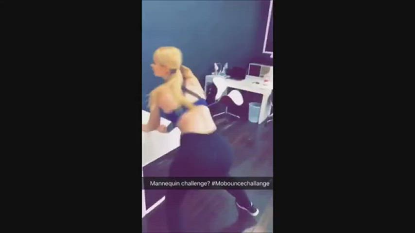 Big Ass Blonde Celebrity Iggy Azalea Twerking White Girl gif