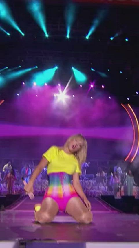 celebrity sexy taylor swift gif