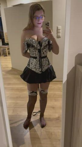 amateur babe big tits corset glasses huge tits stockings goth-girls gif