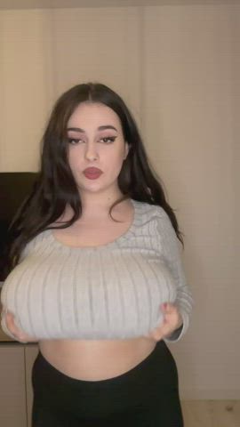 big tits boobs cumshot bigger-than-you-thought titty-drop gif