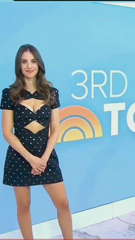 alison brie cleavage natural tits gif
