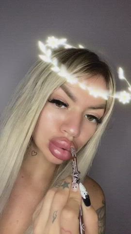 MASSIVE lips!