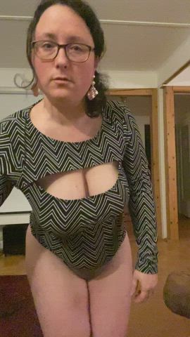 40 year old sexy milf ready to help to you live out your fantasies