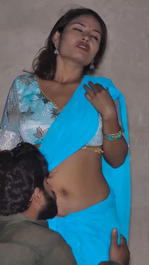 aunty belly button bhabi desi french kissing hindi indian kiss kissing romance gif