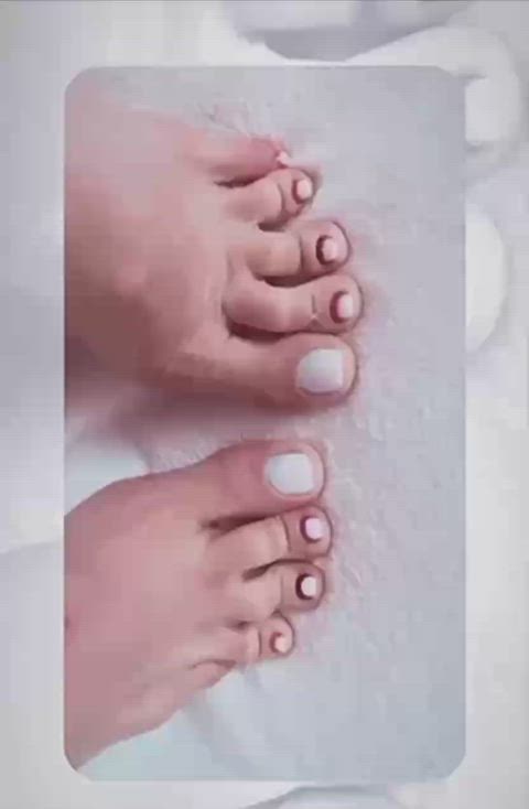 OC My Feet x White Pedicure