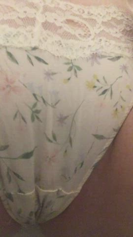 amateur panties pissing gif