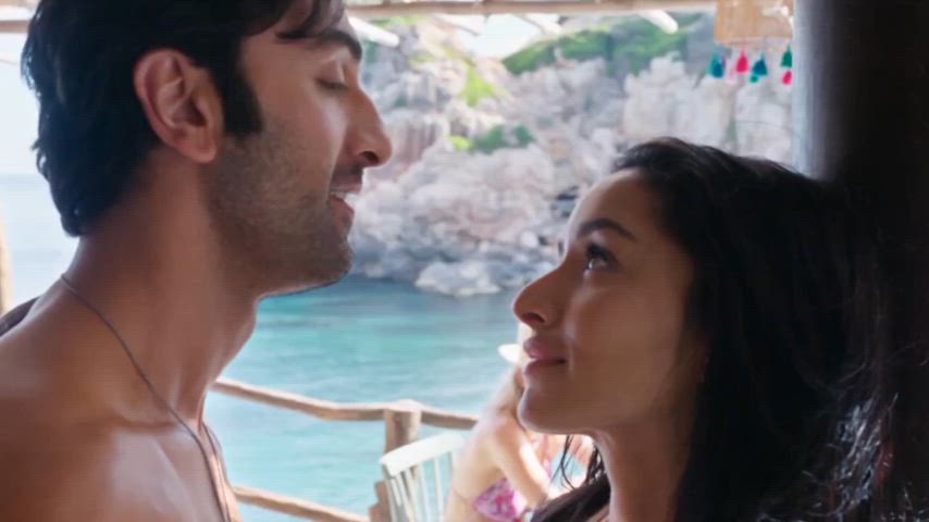 Shraddha Kapoor and Ranbir Kapoor kiss in TJMM