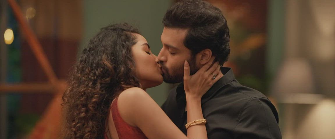 Kiss Kissing Saree gif