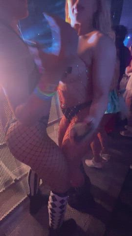 always have 20+ minutes of footage like this when i bring my hot friends to festivals