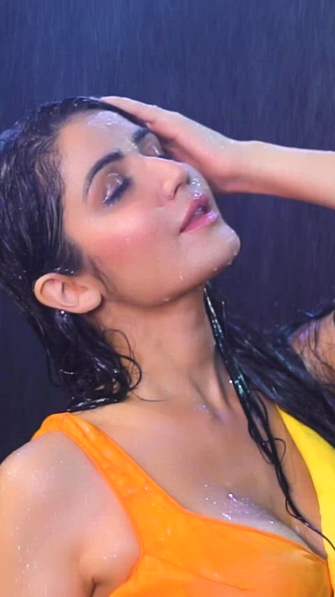 Amy Aela in wet yellow saree
