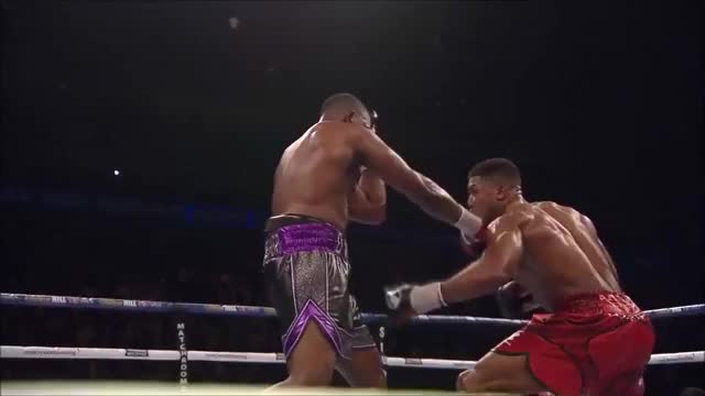 AJ lands a flush right hand and left hook to the body of Whyte