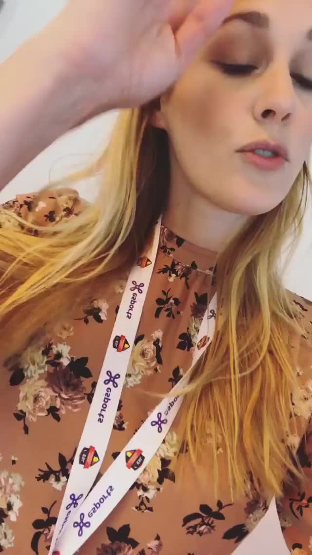 Beautiful Sjokz, sarcasm, and legs. Can't ask for more