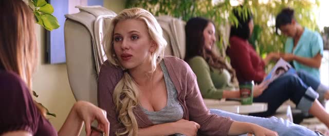 Scarlett Johansson in He's Just Not That Into You (Jeans)