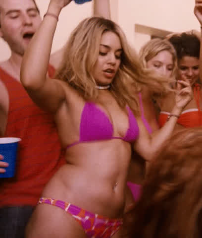 Vanessa Hudgens gif