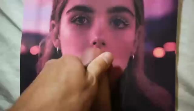 Kiernan Shipka gets me to spill on her lips - Cum Tribute