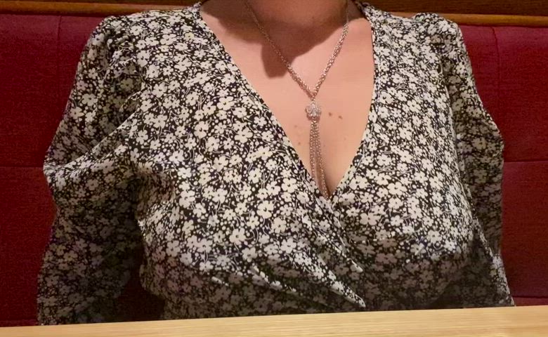 bouncing tits braless dating milf gif