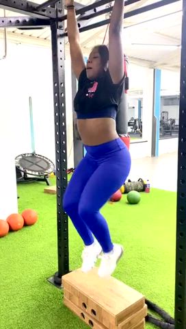camsoda ebony gym gymnast latina leggings outdoor public webcam workout gif