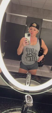 Gym flash 40 yo mom of 3