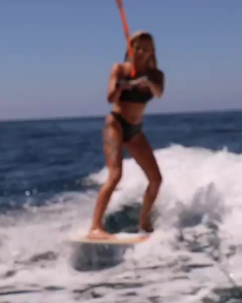 My very first experience in wakesurfing ??‍♀️ @natalee.007 @mavrin