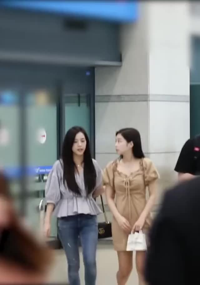 blackpink jisoo & jennie