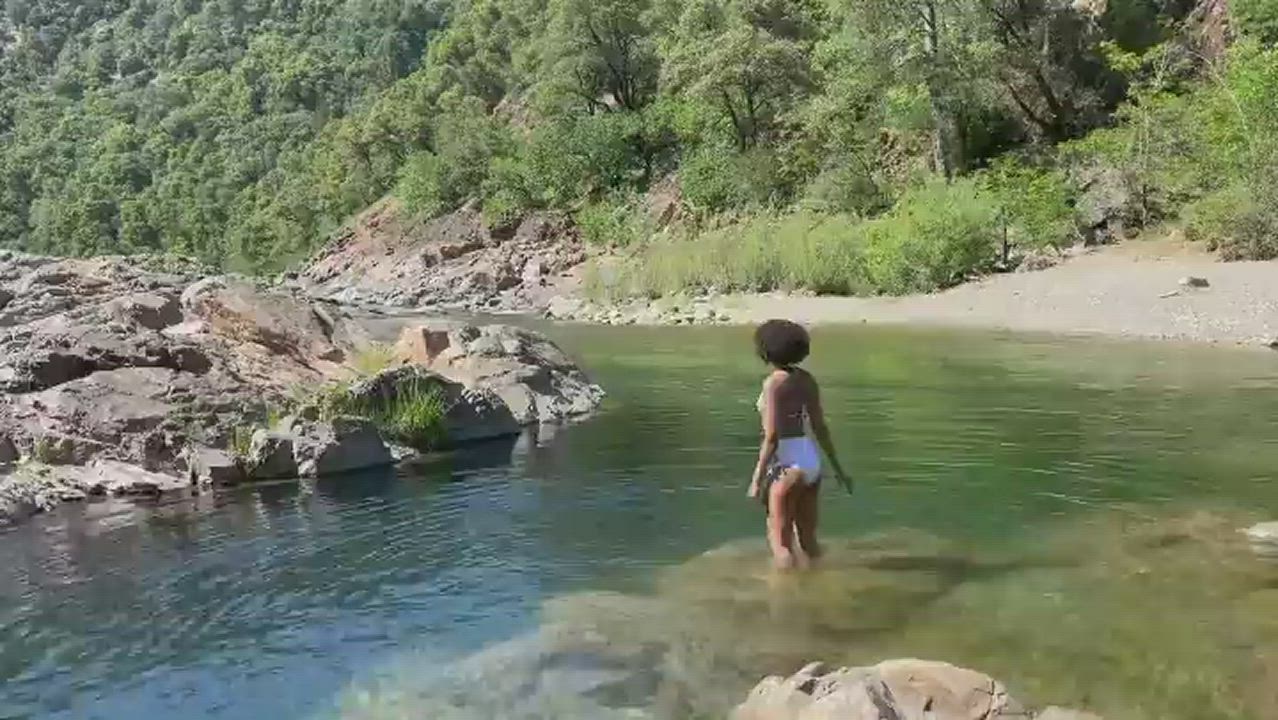 Skin Diamond swimming