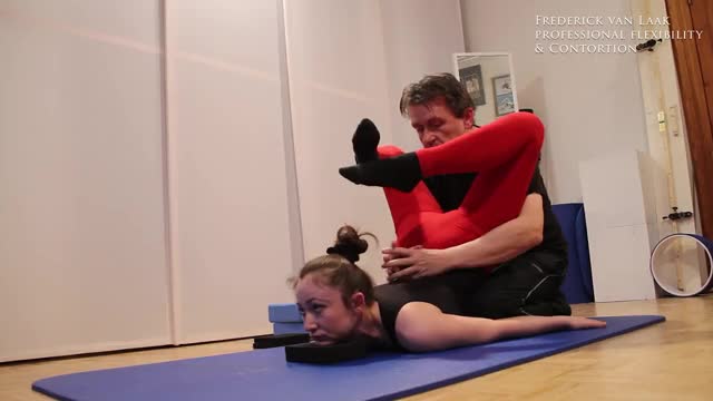 [Flexyart] Backbend cheststand with Florentina