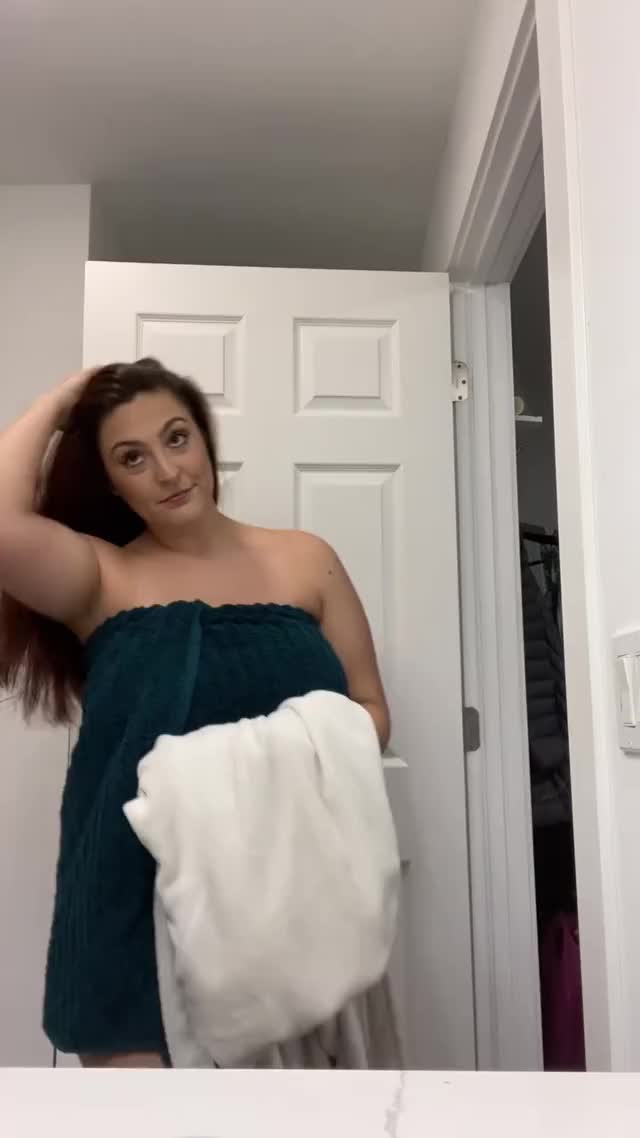 DO YOU LIKE BIG BOOBS (her content in the comments )