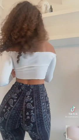 booty jiggling latina gif