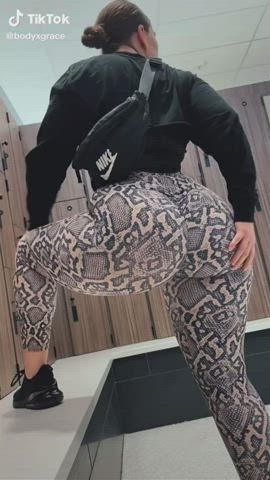 Ridiculously THICK Latina In Stretchy Spandex Pants ?? (GOOD LORD! ?)