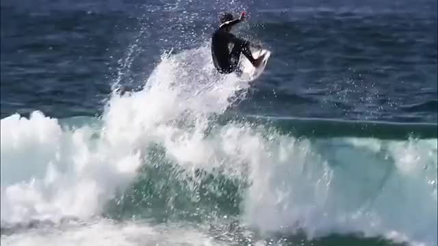 Surfer faceplants into rocks