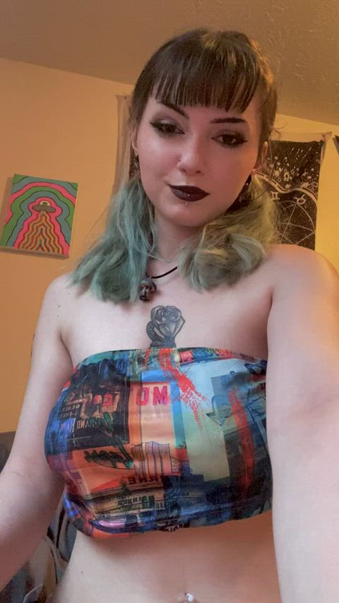 19 year old goth titty drop 😛