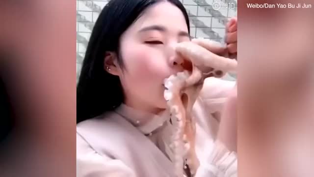 Vlogger screams after octopus 'attacked her face'