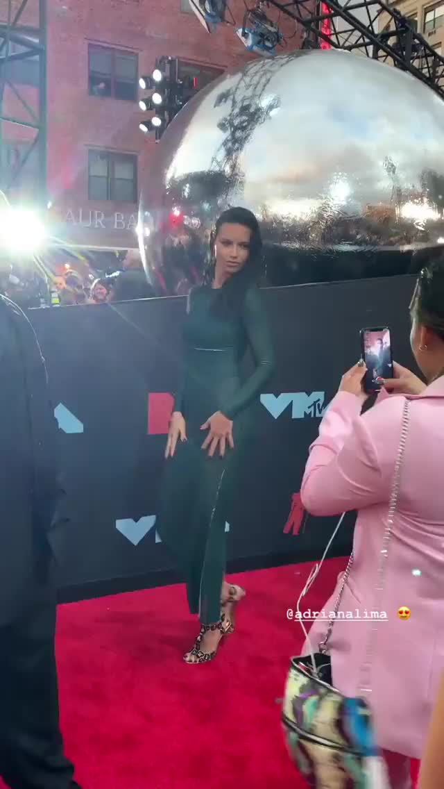 Adriana Lima VMAs