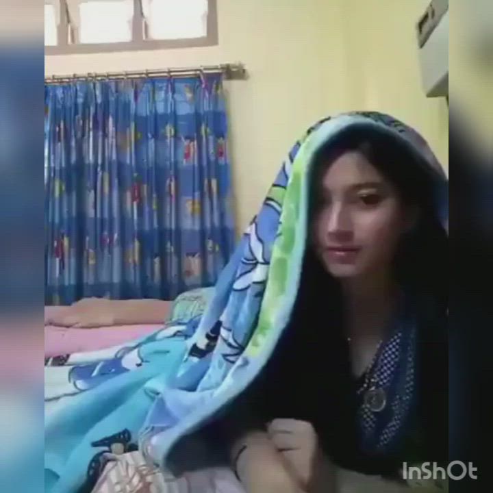 A cute girl full video ?